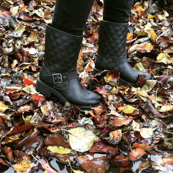 Dav Shoes - Dav Moto Quilted Rain Boot  Black  Size 9-Never Worn